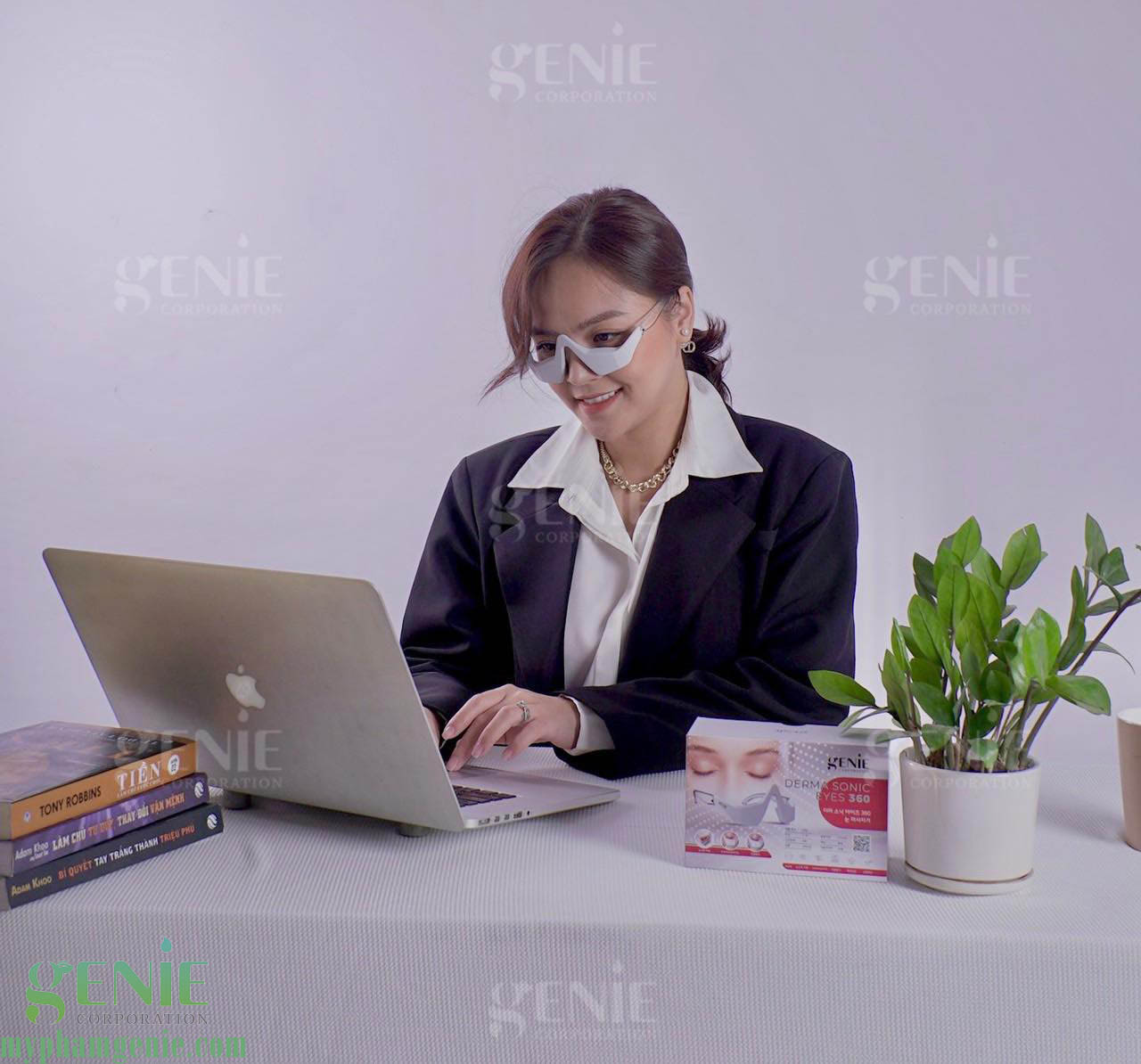 Máy massage trị thâm bọng mắt