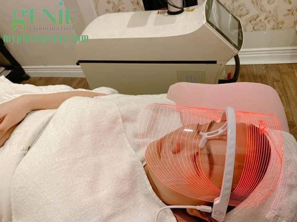Chiếc mặt nạ trị liệu bằng ánh sáng giúp bạn có được làn da không tuổi